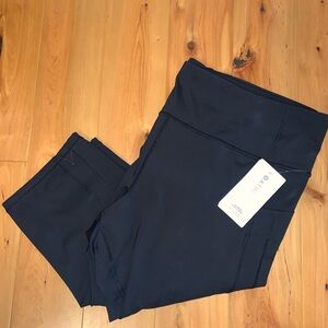 Women’s black Athleta ultimate stash II capri. NWT